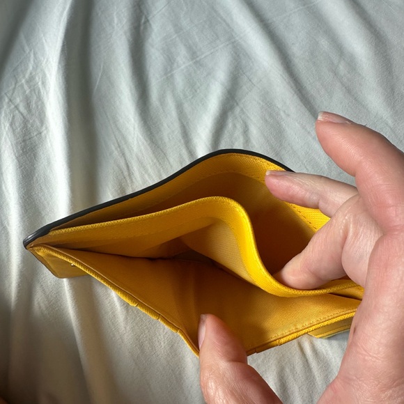 Tory Burch wallet - Picture 3 of 4